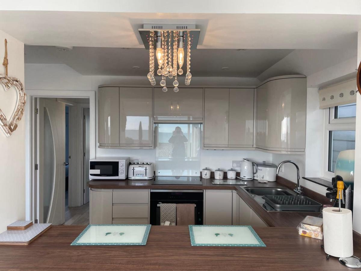 Coastview Bungalow เพเว็นซีย์ ภายนอก รูปภาพ